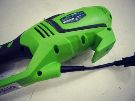 GreenWorks 21142 10Amp 18 Inch Straight Shaft Electric String Trimmer / Edger